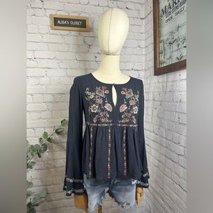 AMERICAN EAGLE OUTFITTERS Embroidered Boho Bell Sleeve blouse